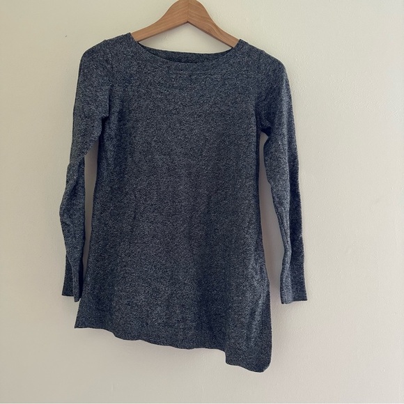 Banana Republic Asymmetrical Hem Crewneck Sweater - Picture 1 of 5